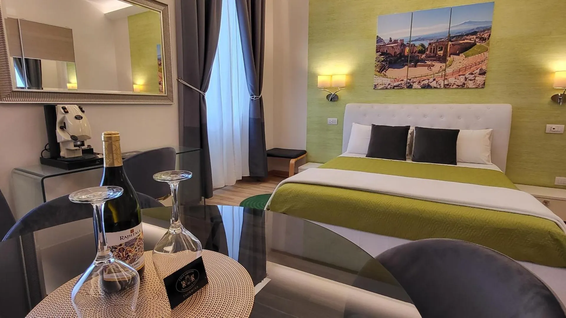 I Due Grifoni Studio Flat Taormina 0*,
