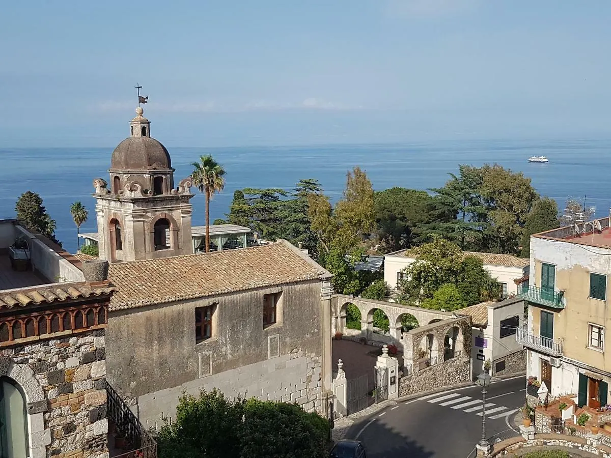 I Due Grifoni Studio Flat Taormina 0*,